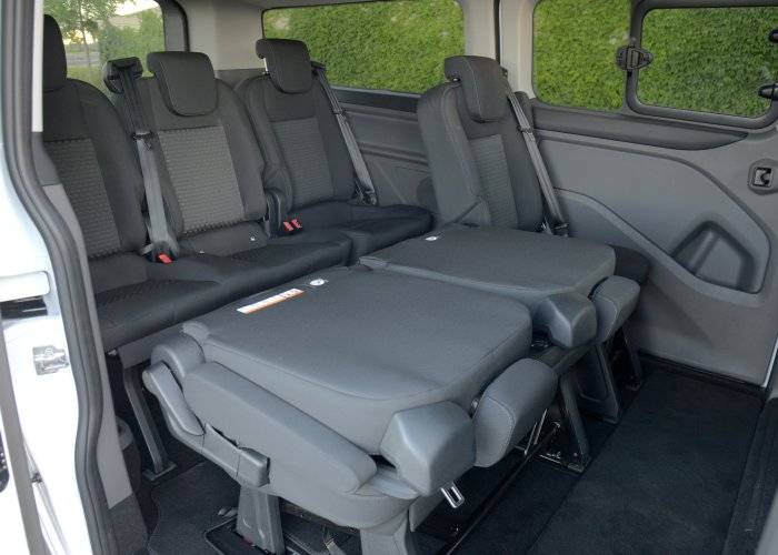 Flexible rear seats with tilt function