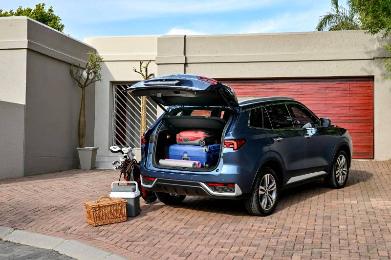 Family-Friendly Ford Territory Takes on New and Familiar Roads