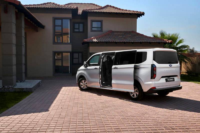 New Ford Tourneo Delivers Eight Seats of Configurable Space, Premium Tech and Enhanced Comfort