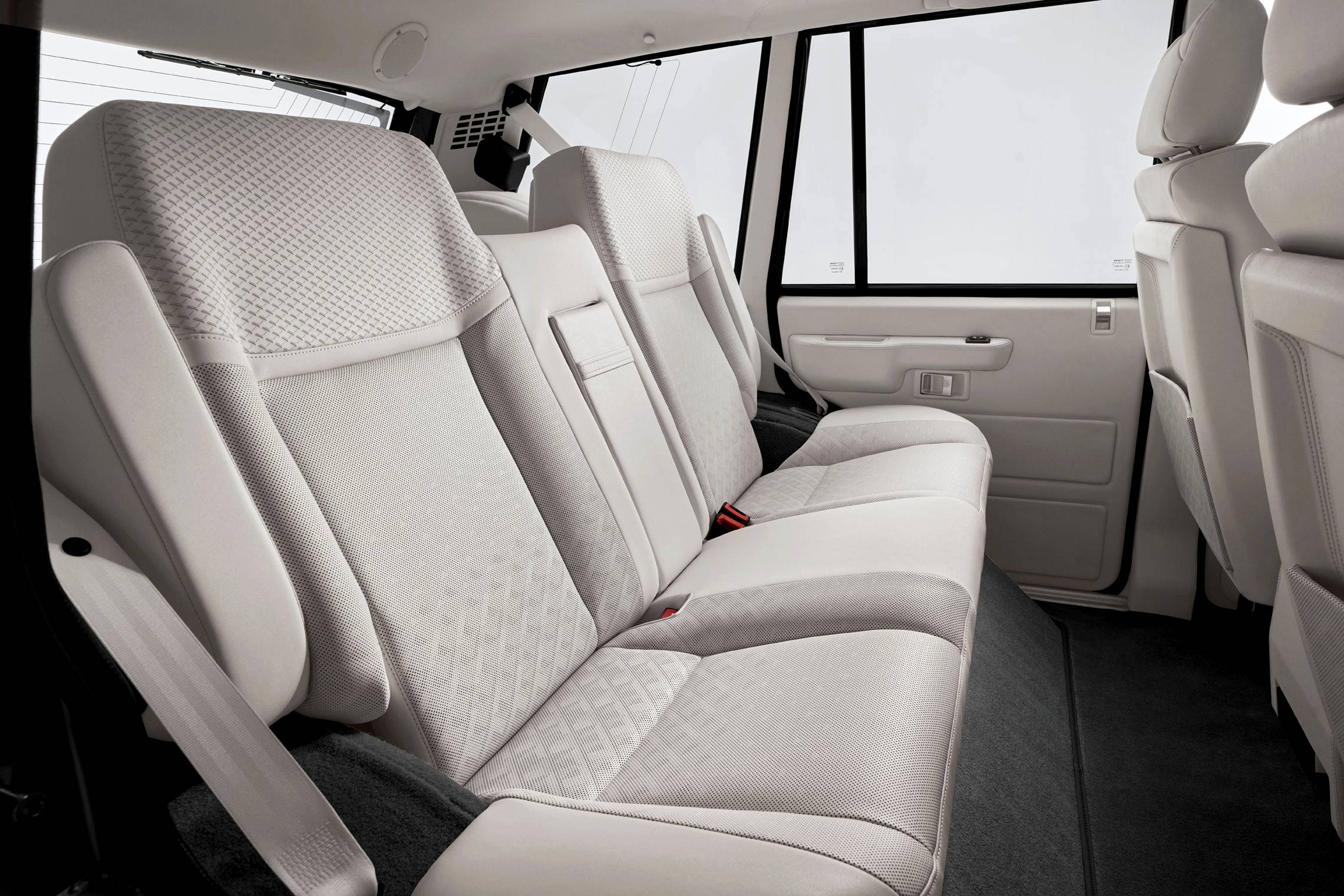 Range Rover Reveals Bespoke Classic at Pebble Beach