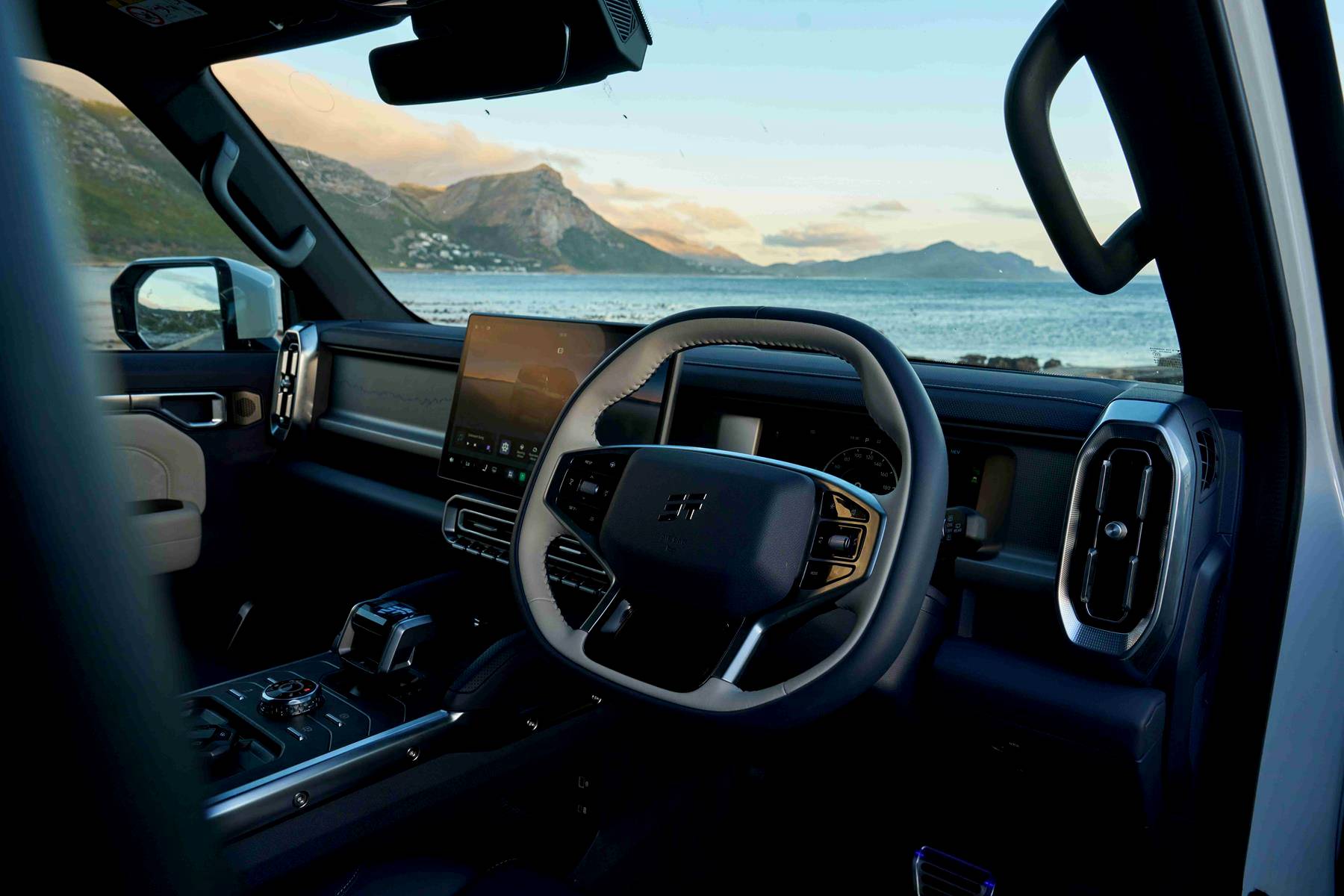 The boxy beauty that offers the best of both worlds in one SUV