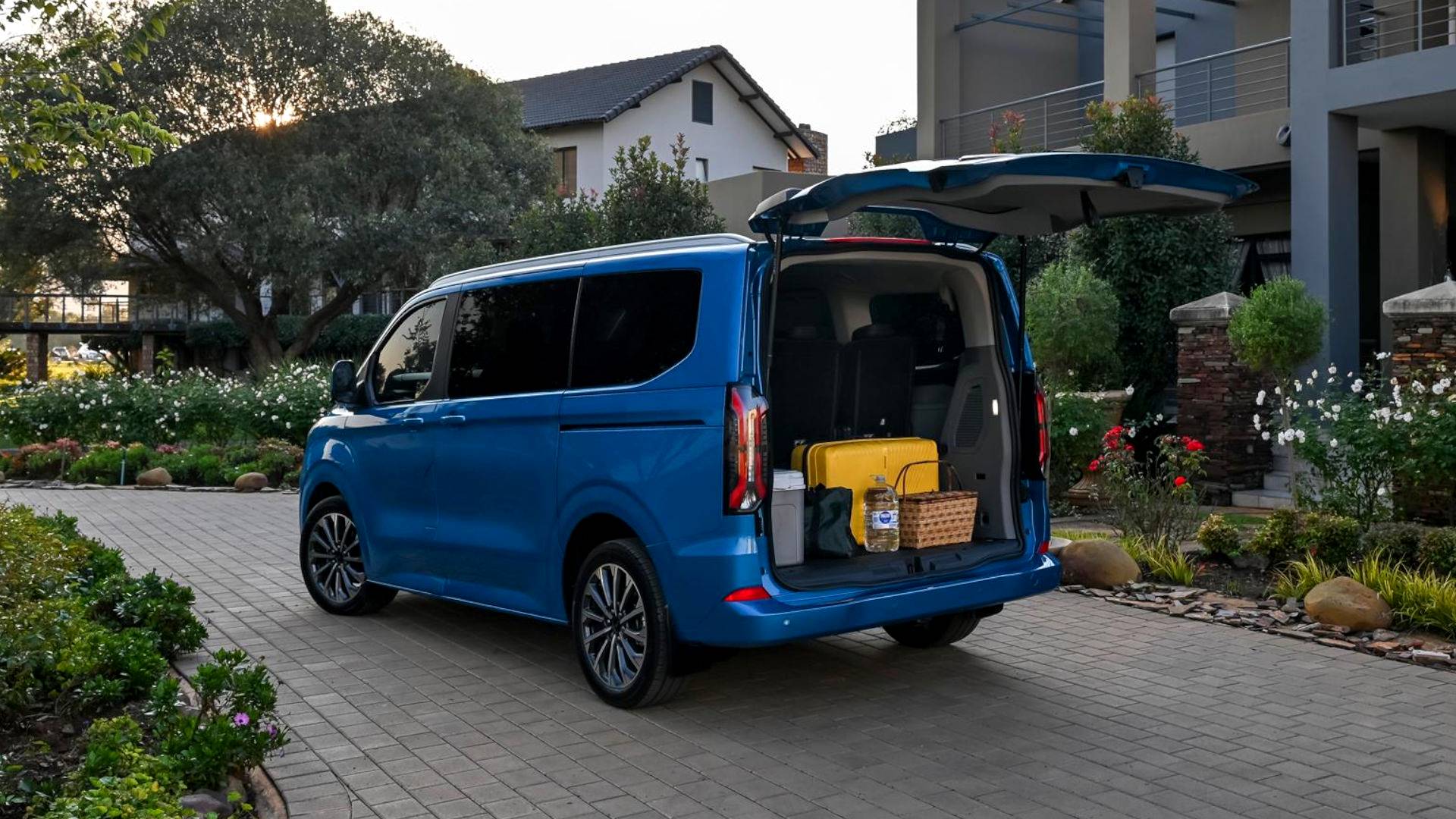 New Ford Tourneo Titanium X AWD