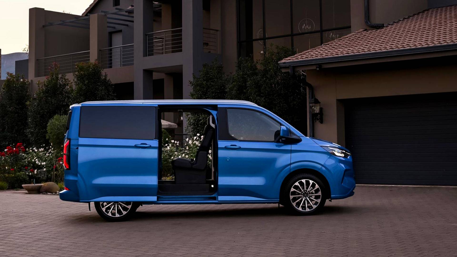 New Ford Tourneo Titanium X AWD