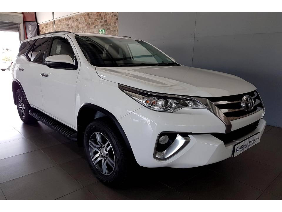 Тойота fortuner 2018